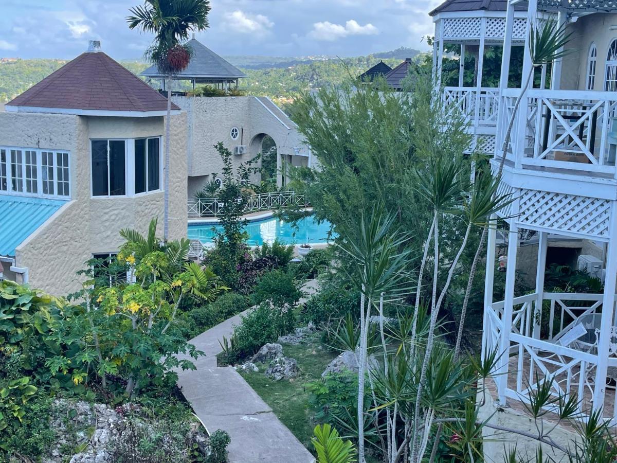 Columbus Heights A5 Apartment Ocho Rios Exterior photo