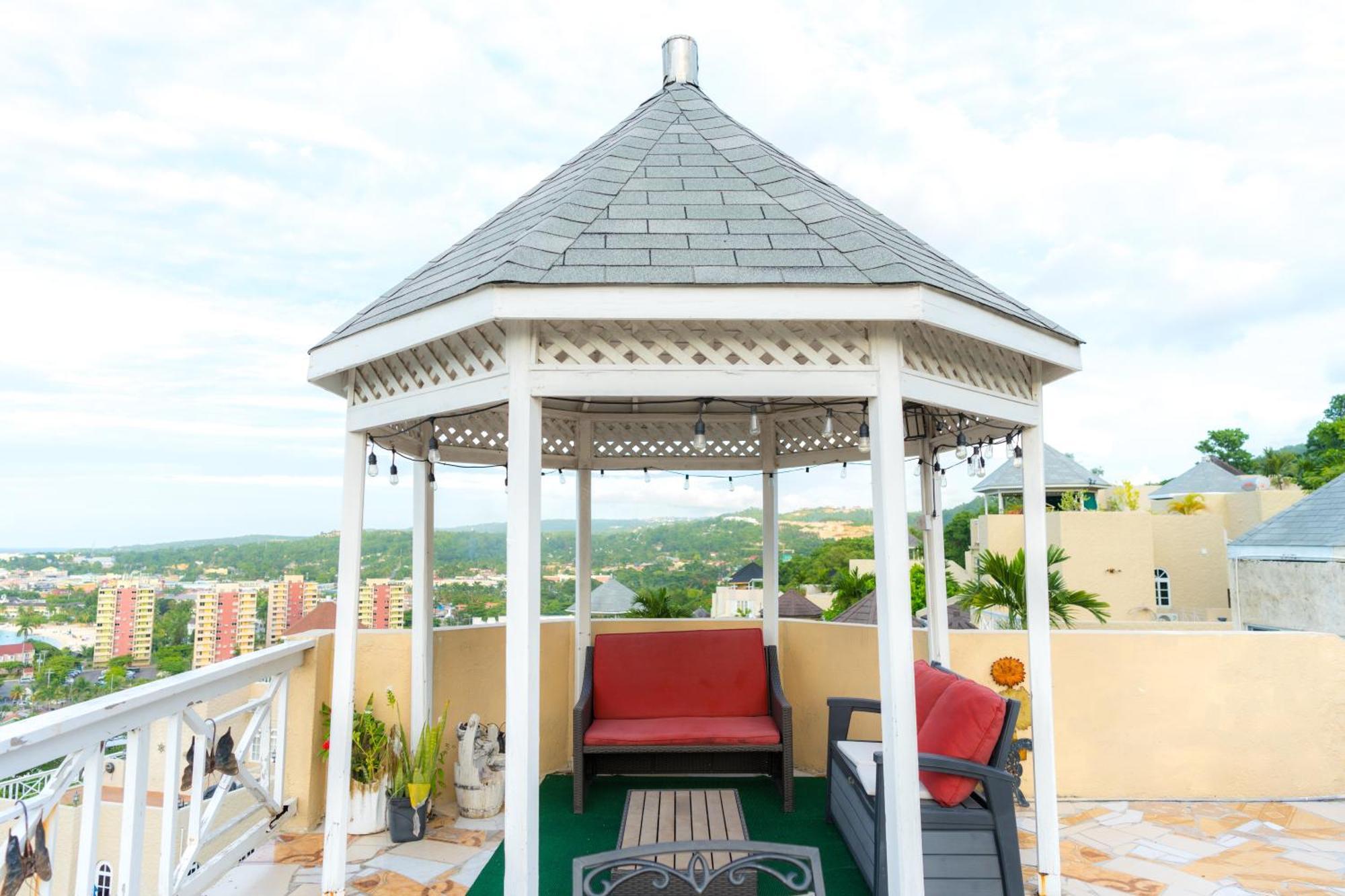 Columbus Heights A5 Apartment Ocho Rios Exterior photo